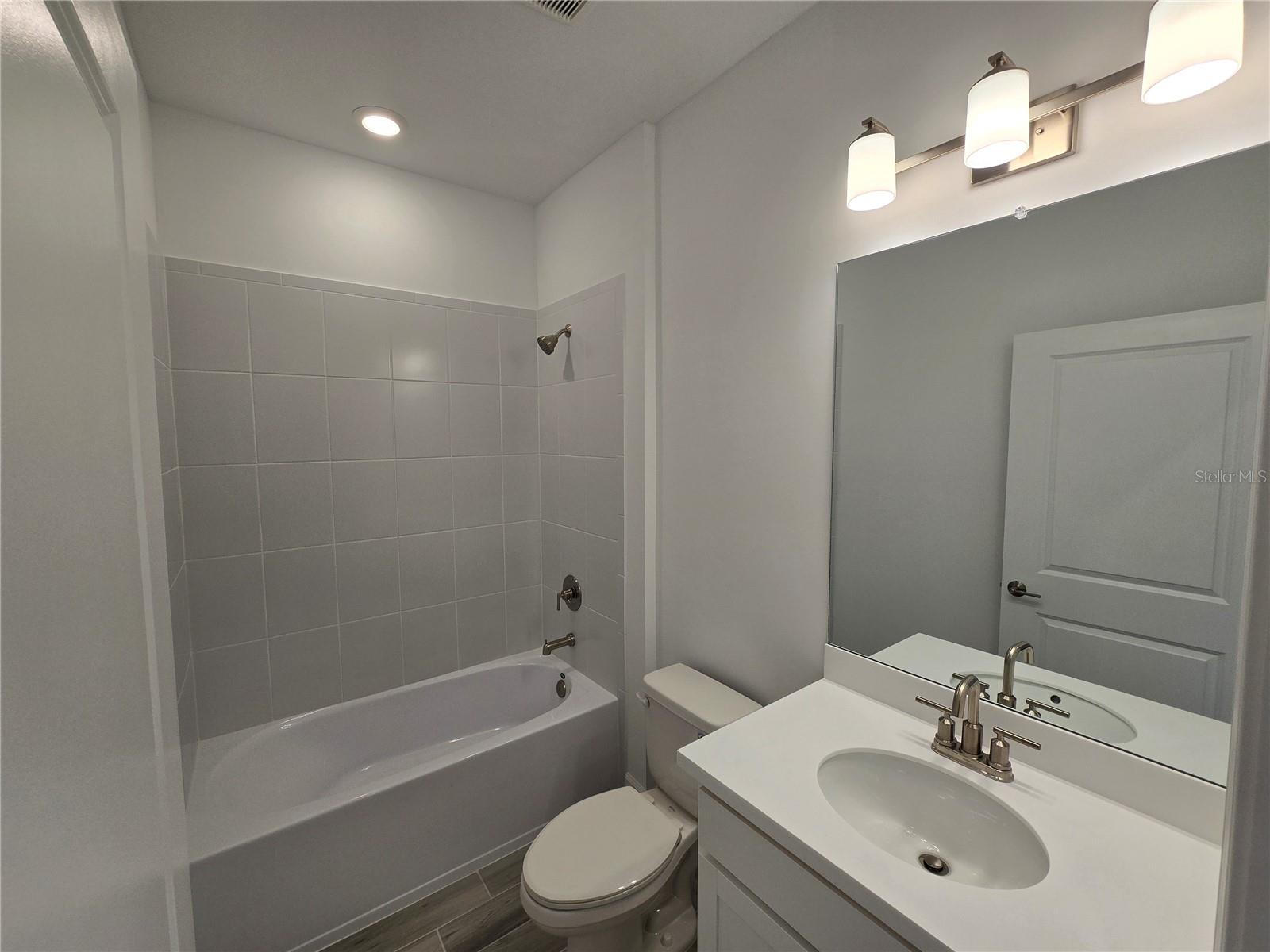 Image 19 of 34 For 16042 Ivy Ridge Court