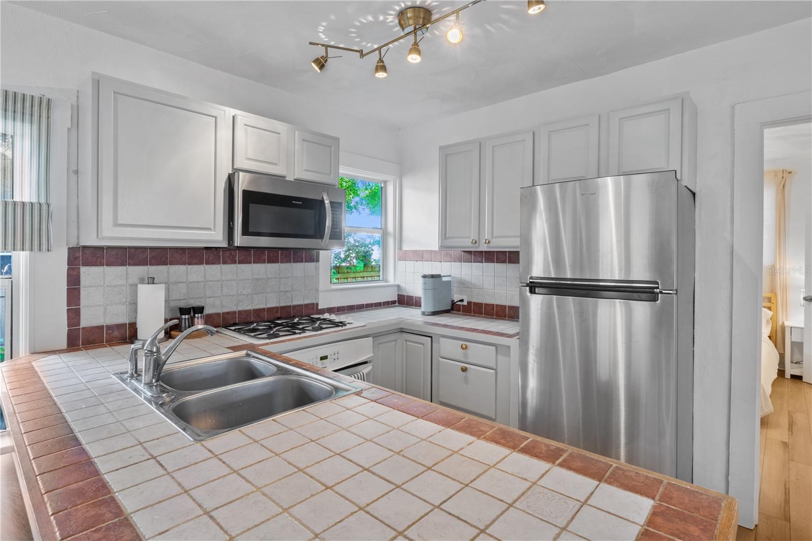 Image 15 of 26 For 918 16th Street W