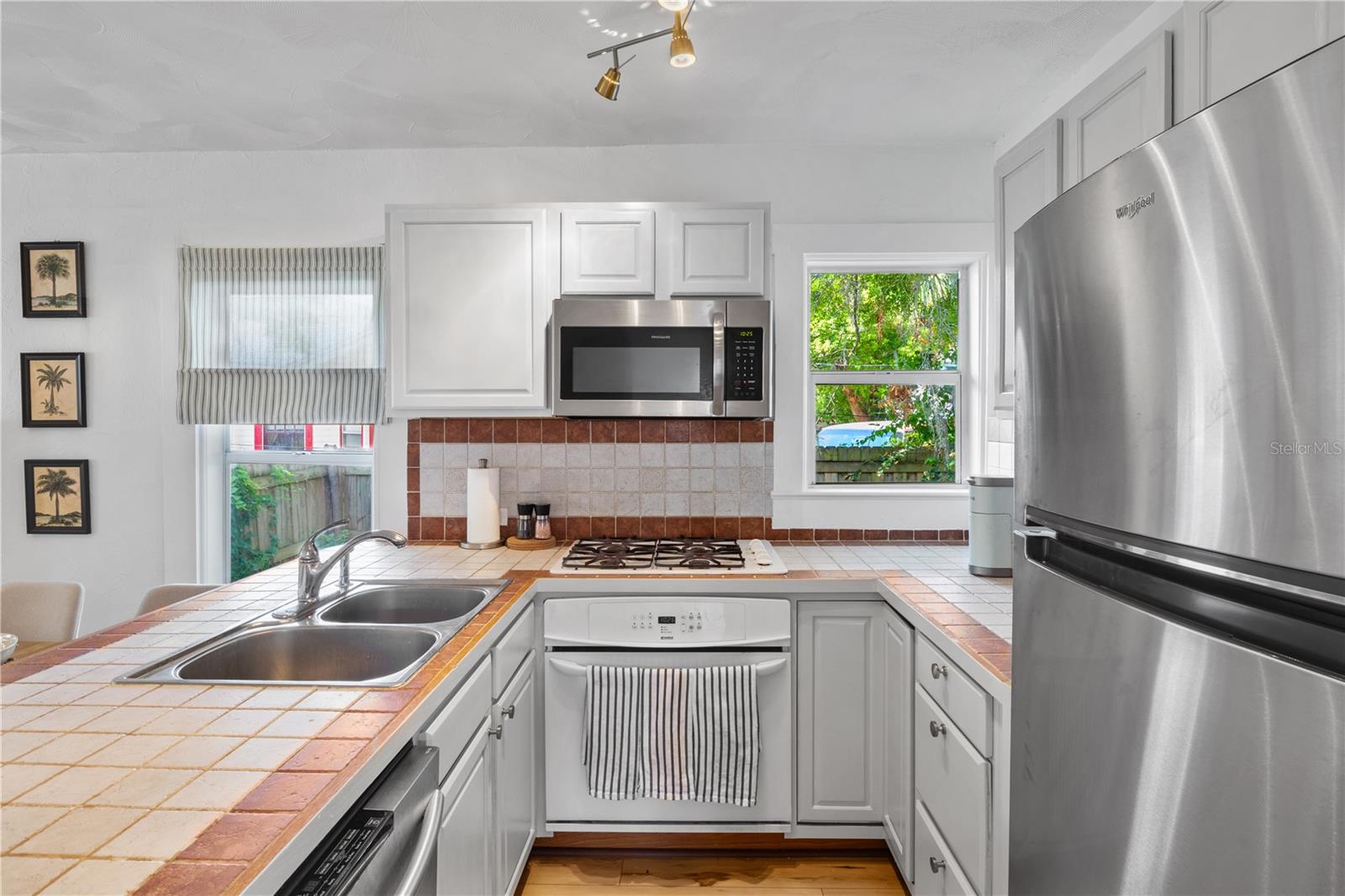 Image 16 of 26 For 918 16th Street W