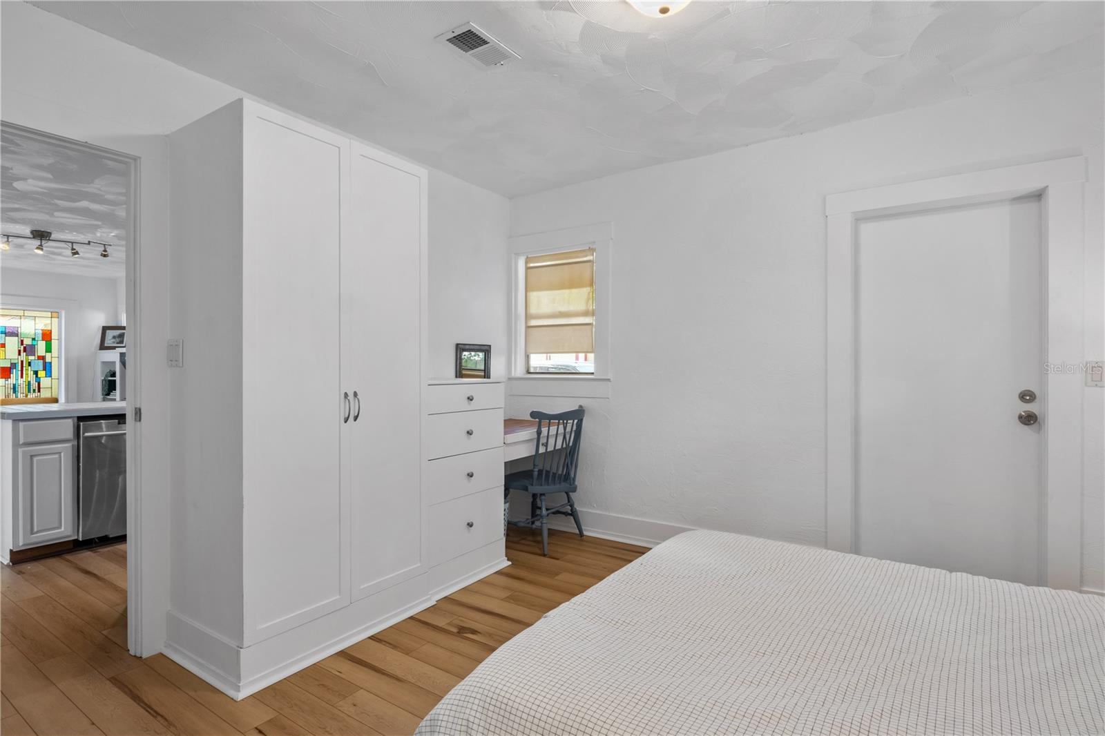 Image 22 of 26 For 918 16th Street W