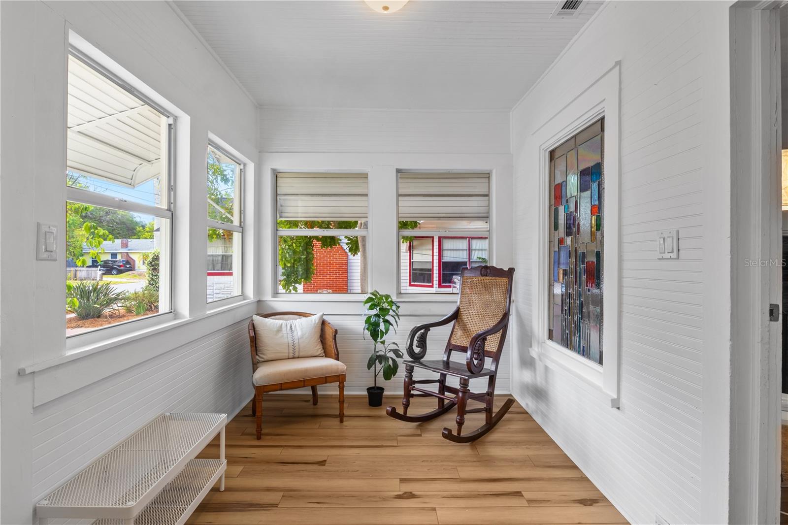 Image 3 of 26 For 918 16th Street W