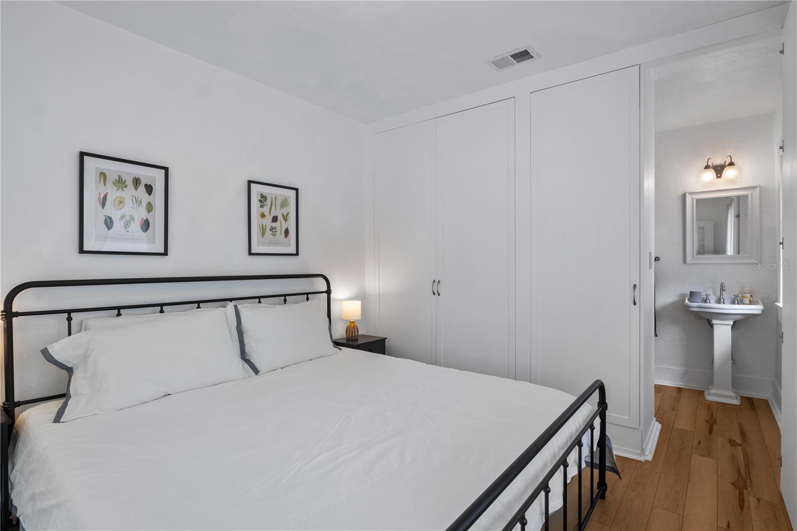 Image 7 of 26 For 918 16th Street W