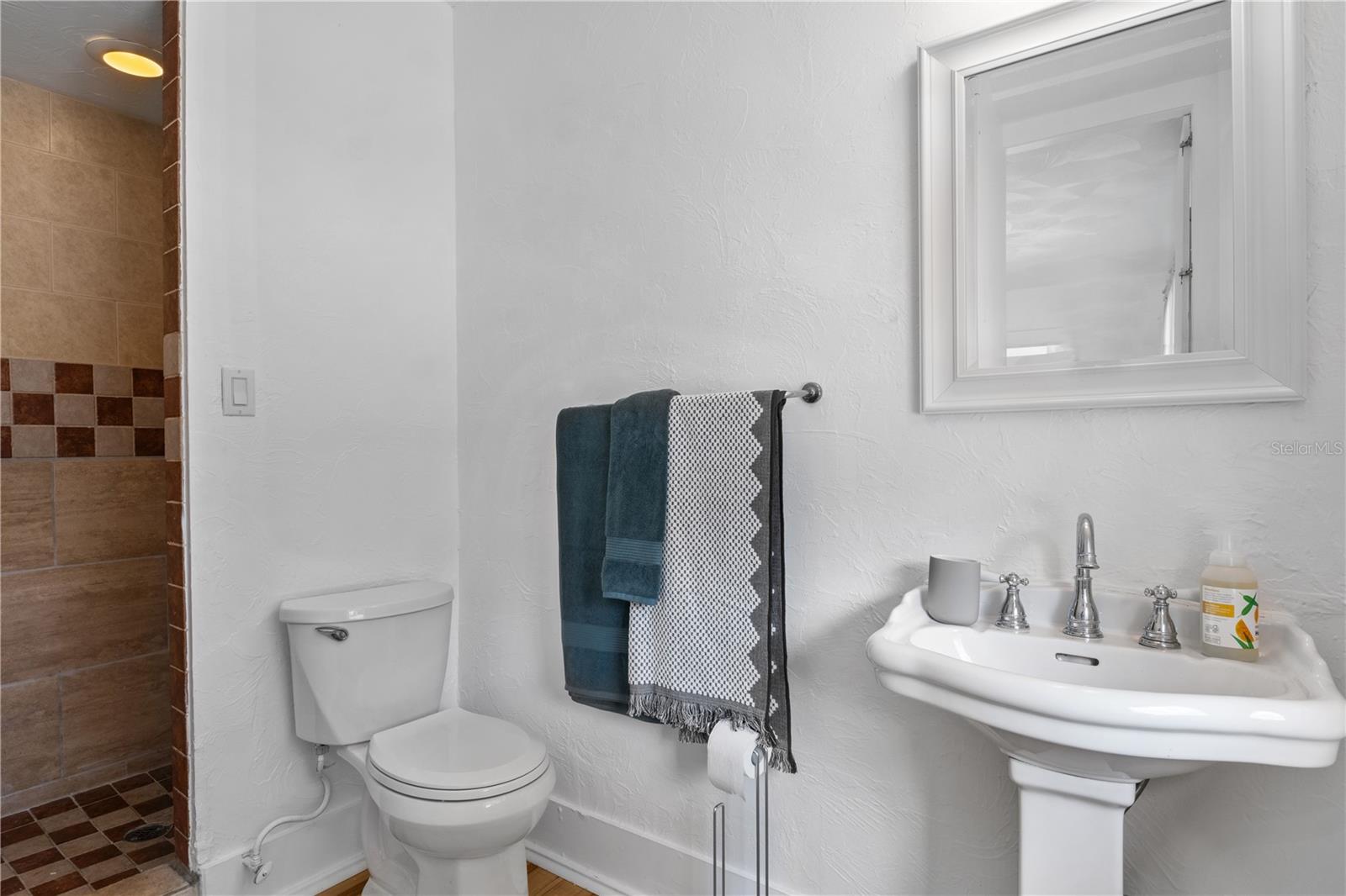 Image 8 of 26 For 918 16th Street W