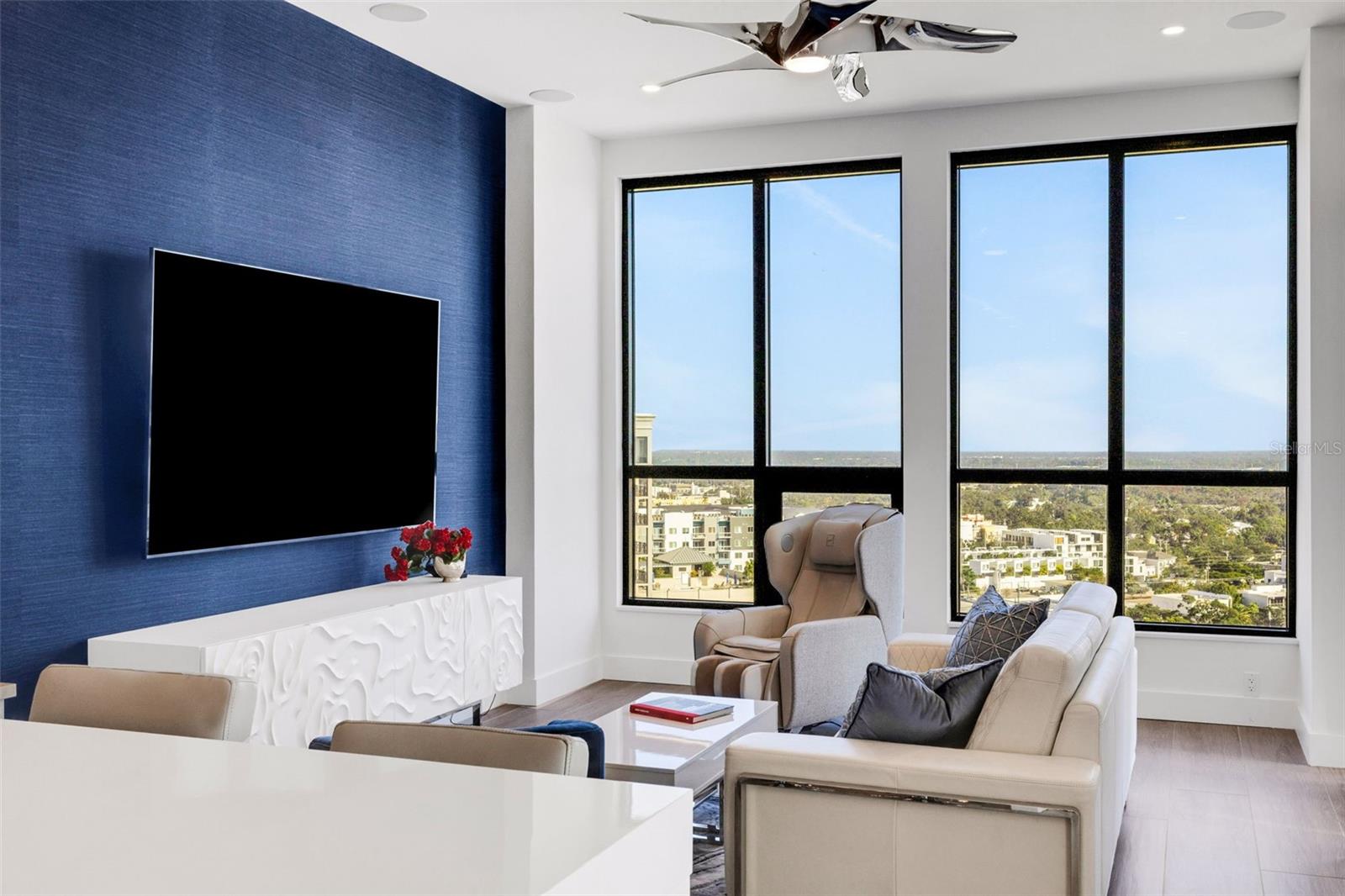 Image 14 of 55 For 33 Palm Avenue 1503