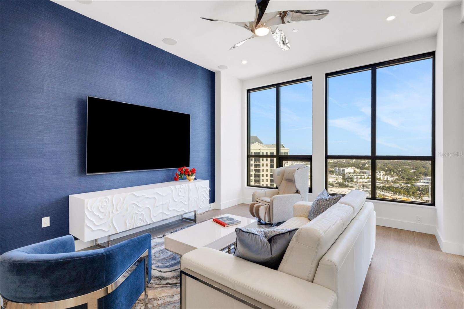 Image 15 of 55 For 33 Palm Avenue 1503