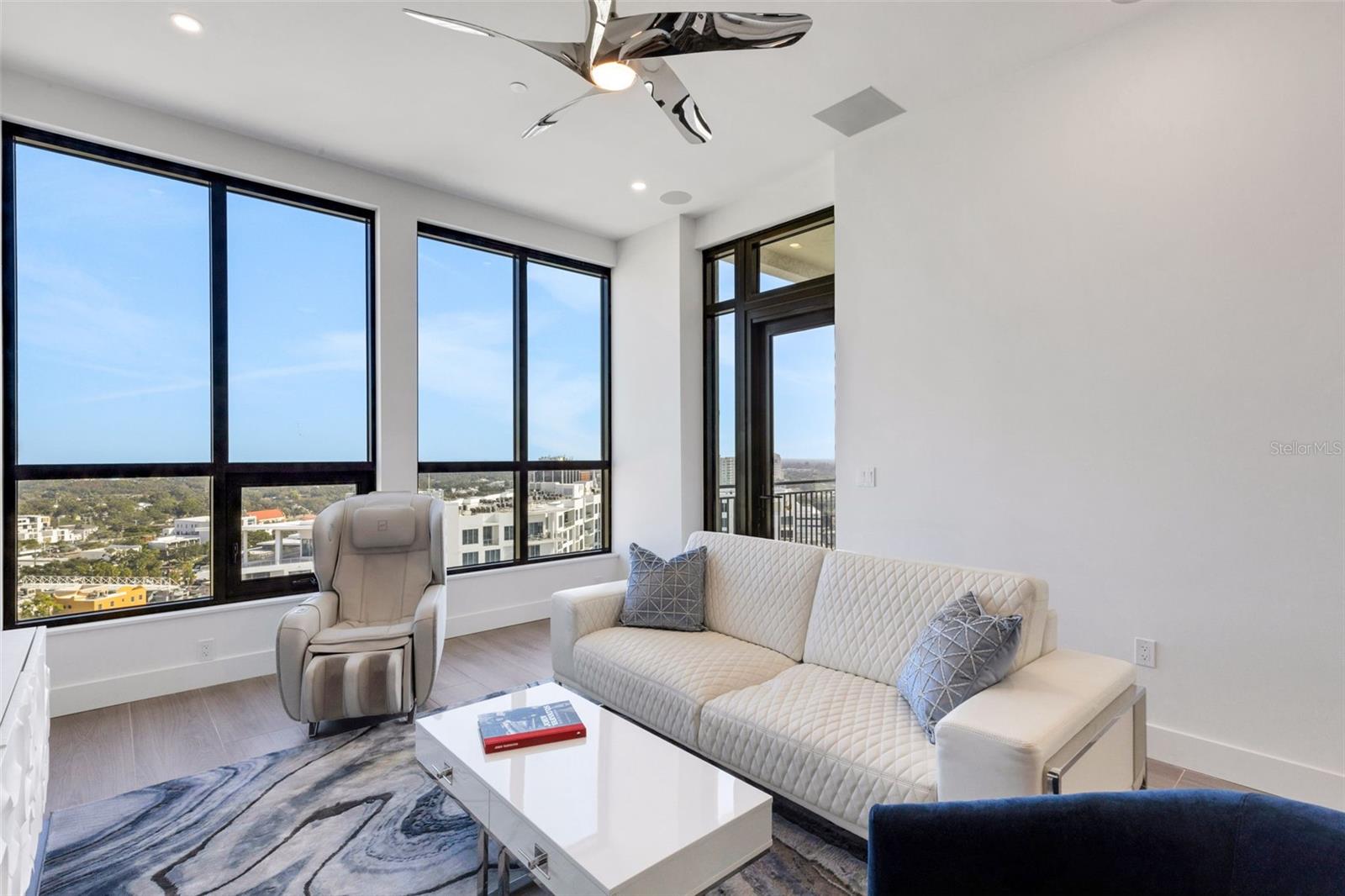 Image 18 of 55 For 33 Palm Avenue 1503