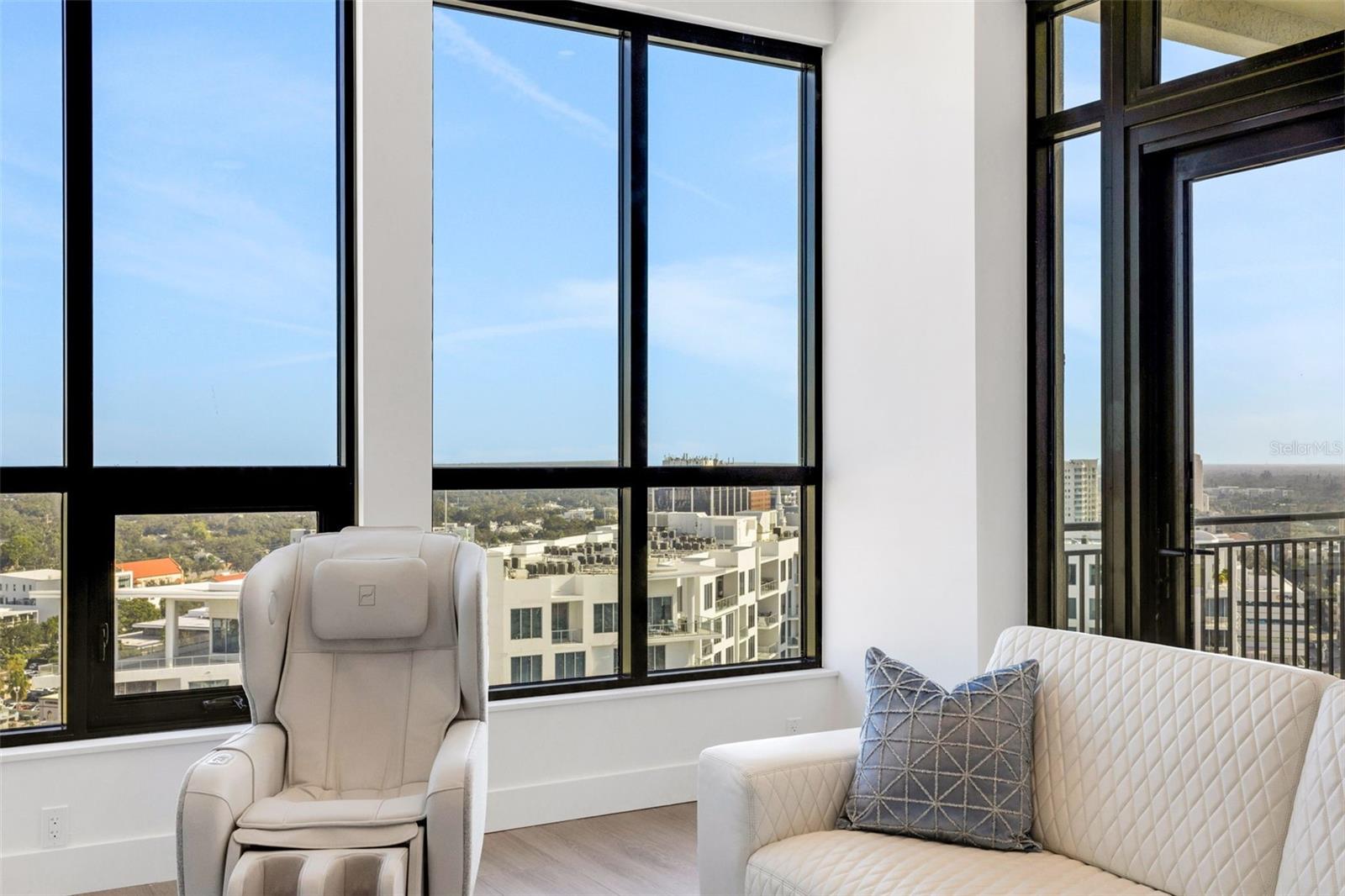 Image 19 of 55 For 33 Palm Avenue 1503