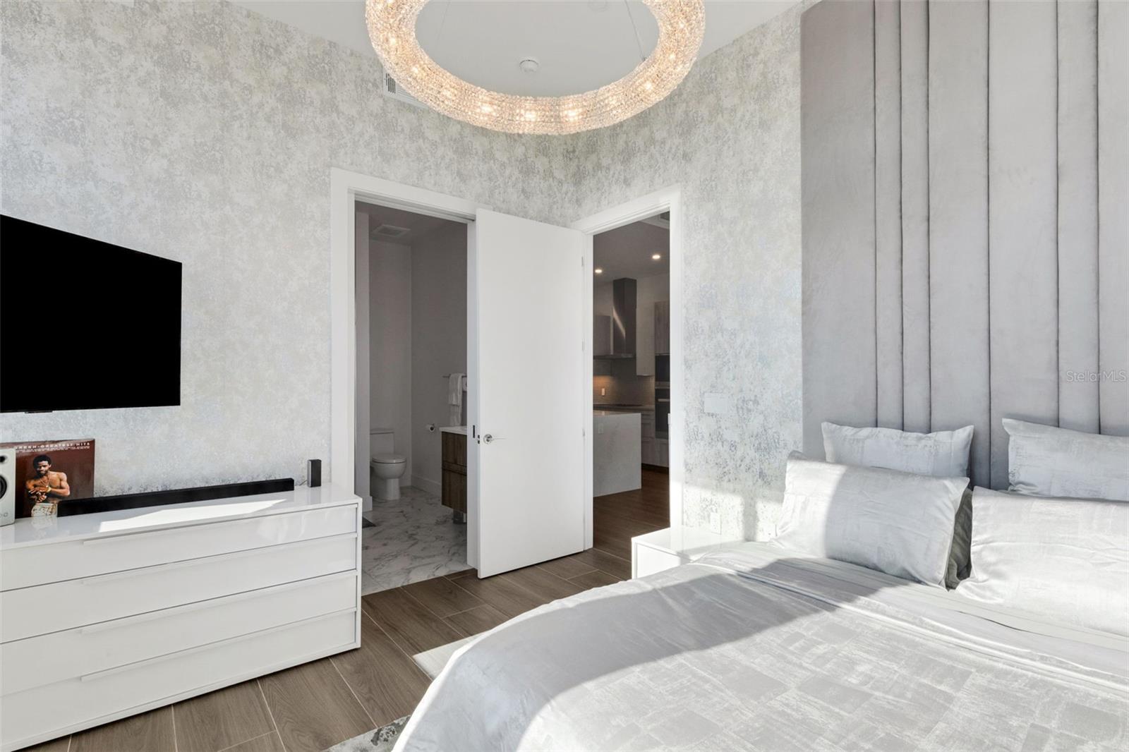 Image 22 of 55 For 33 Palm Avenue 1503