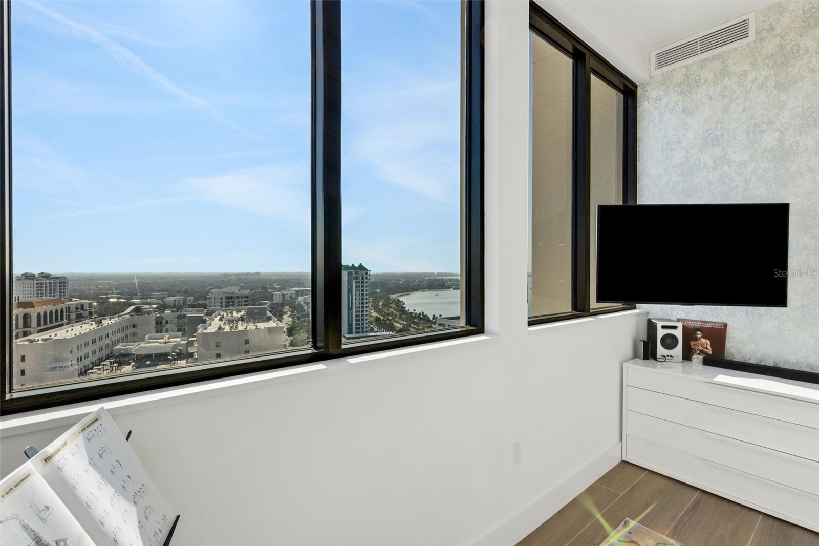 Image 26 of 55 For 33 Palm Avenue 1503