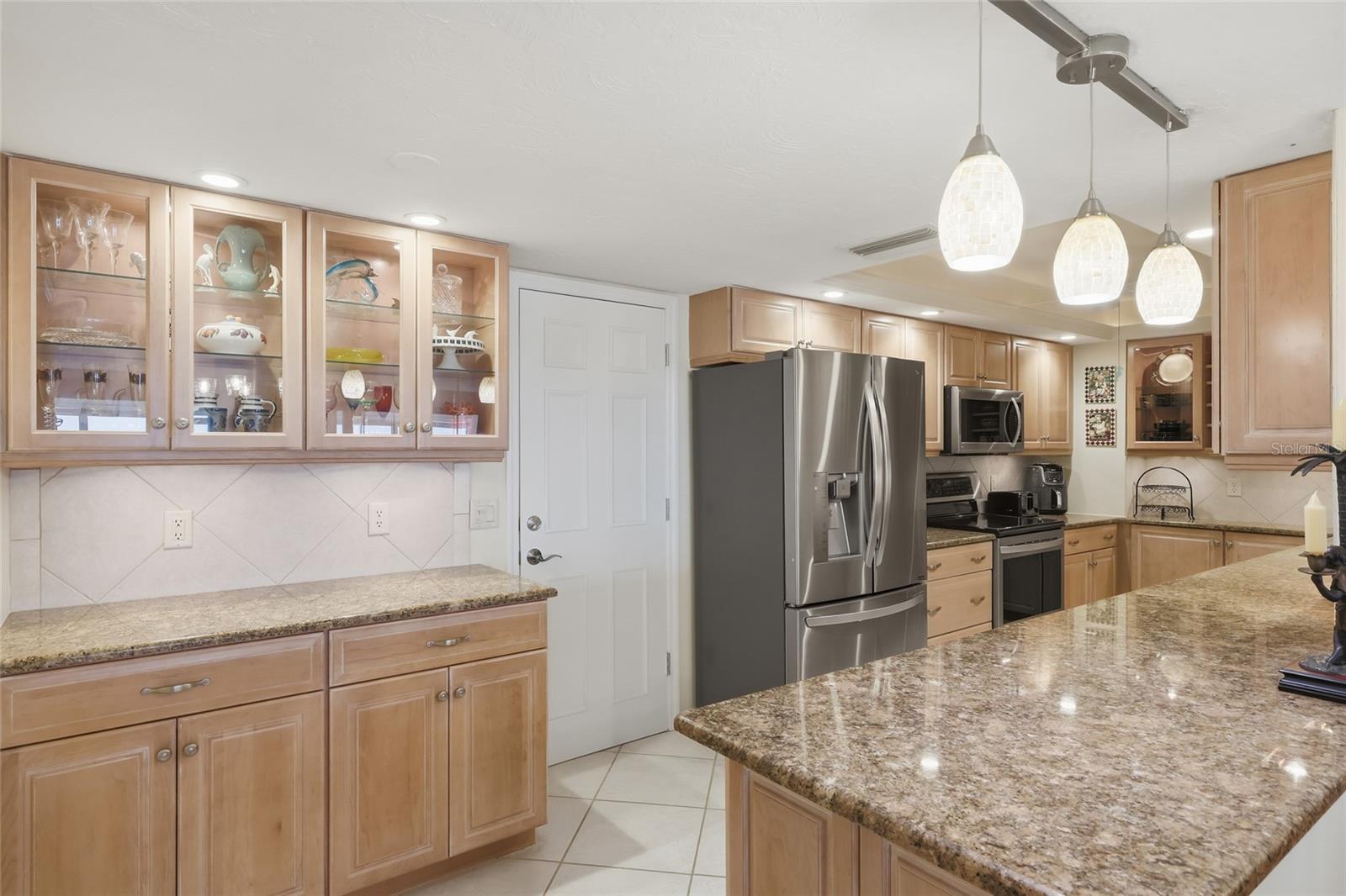 Image 10 of 47 For 1750 Benjamin Franklin Drive 9b