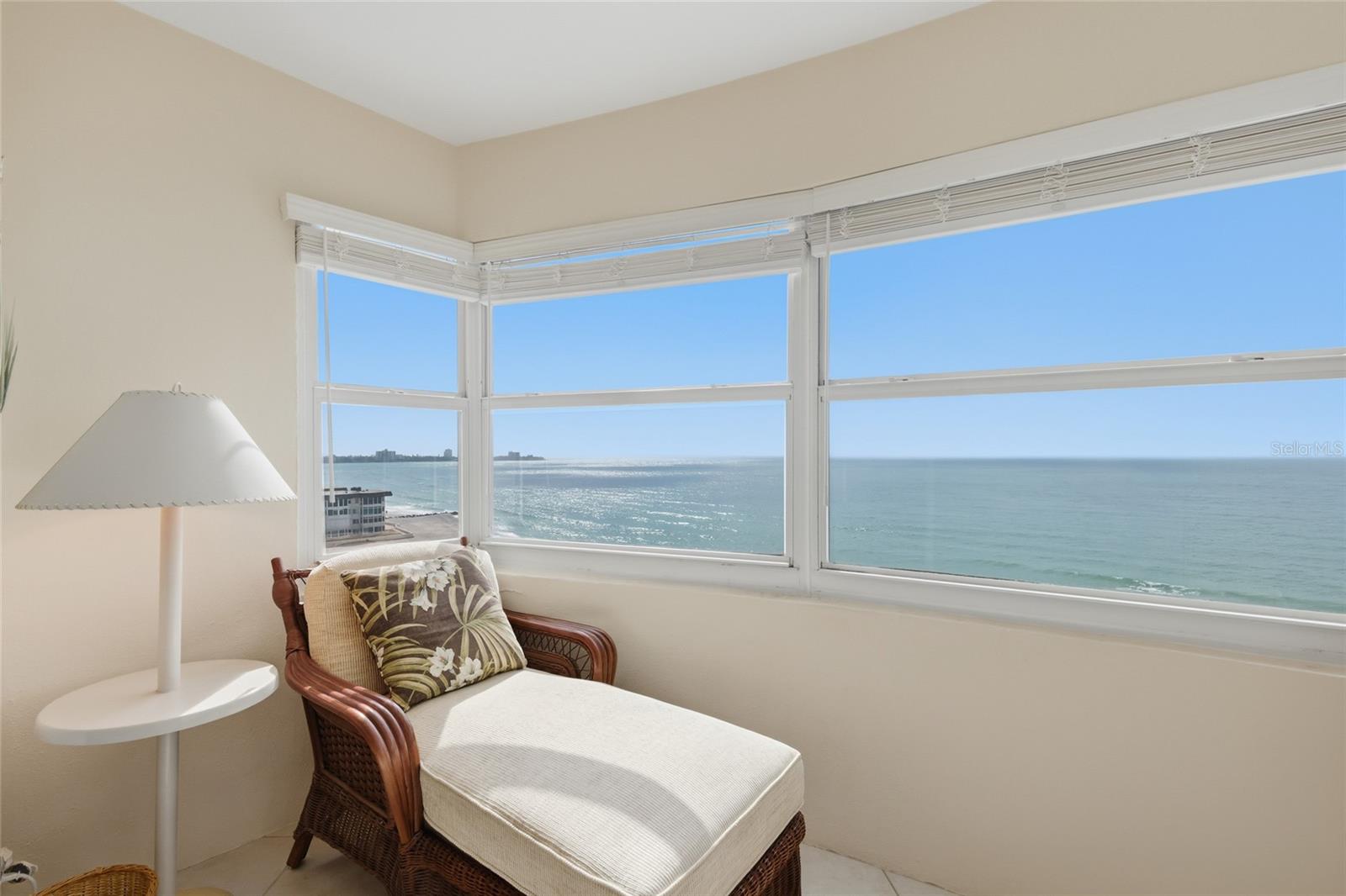 Image 18 of 47 For 1750 Benjamin Franklin Drive 9b