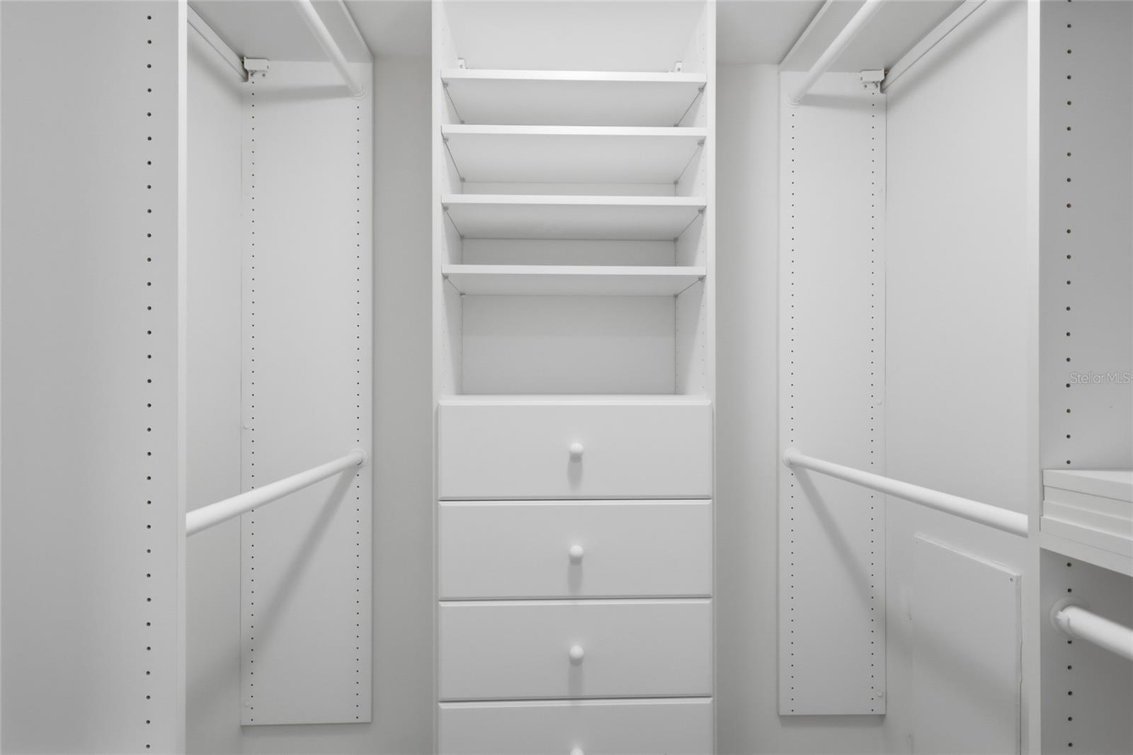 Image 24 of 47 For 1750 Benjamin Franklin Drive 9b