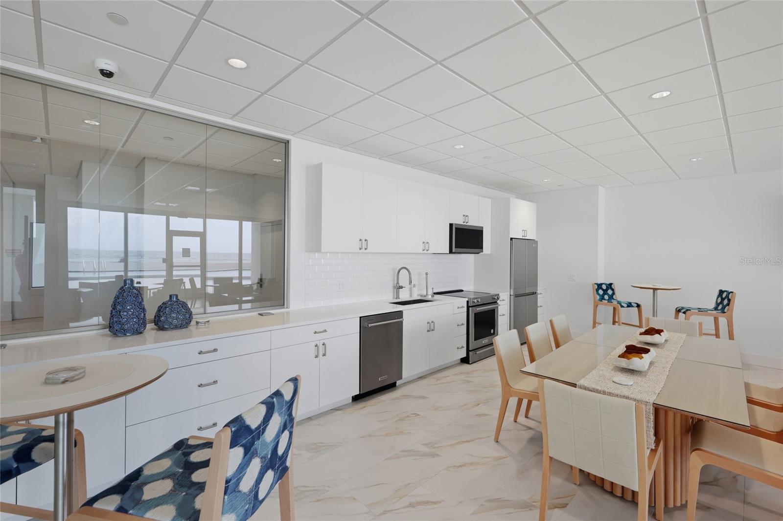 Image 31 of 47 For 1750 Benjamin Franklin Drive 9b