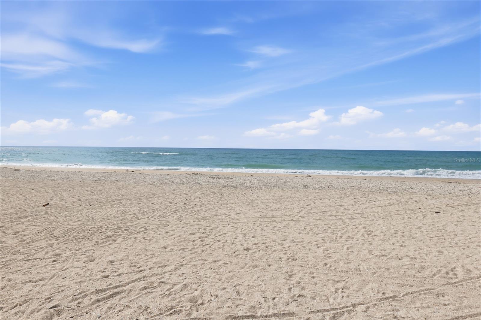 Image 35 of 47 For 1750 Benjamin Franklin Drive 9b