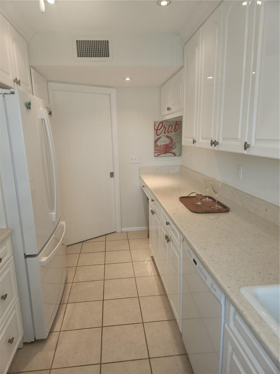 Image 16 of 49 For 4825 Gulf Of Mexico Drive 202