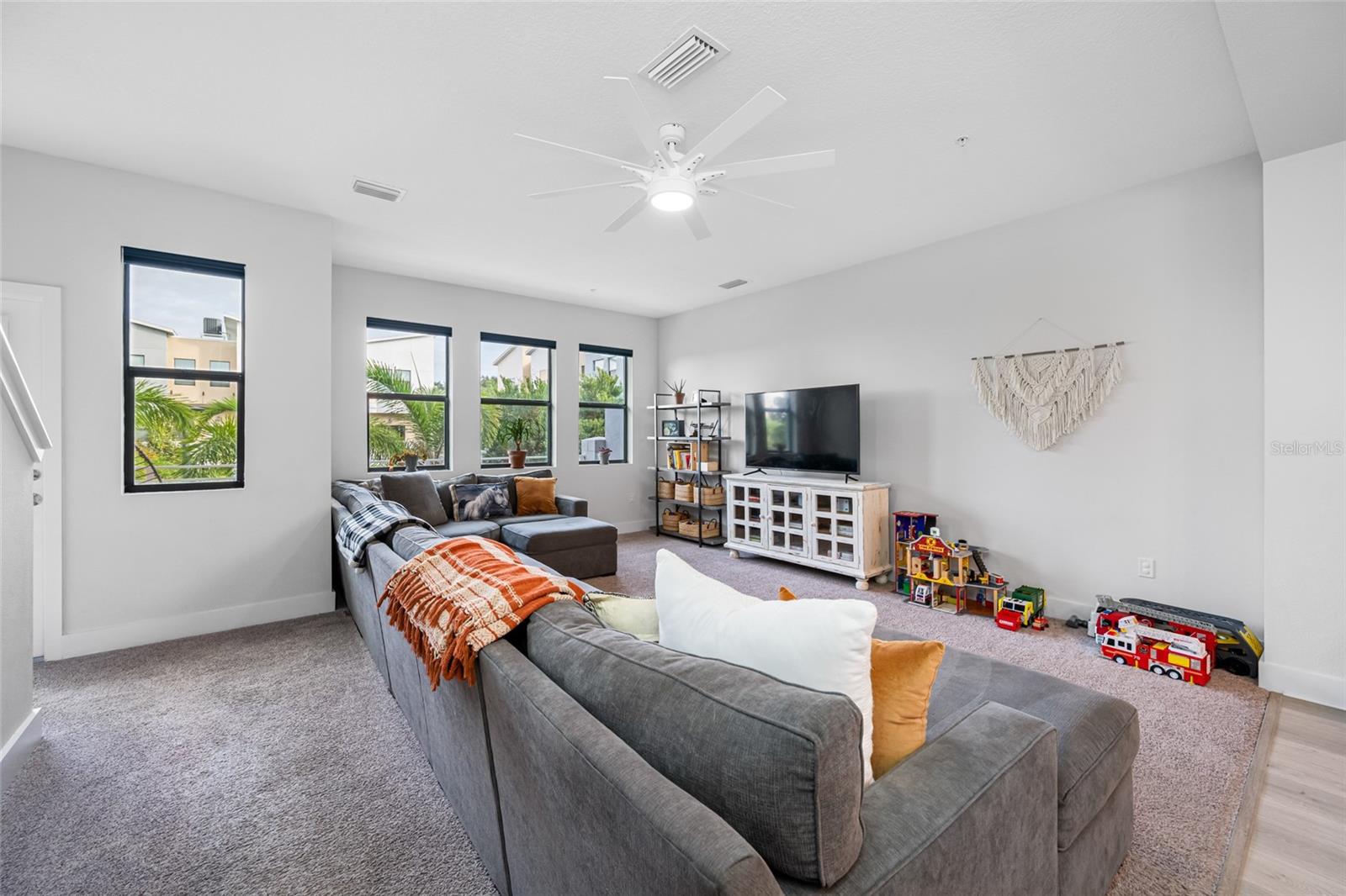 Image 18 of 49 For 1171 25th Lane N