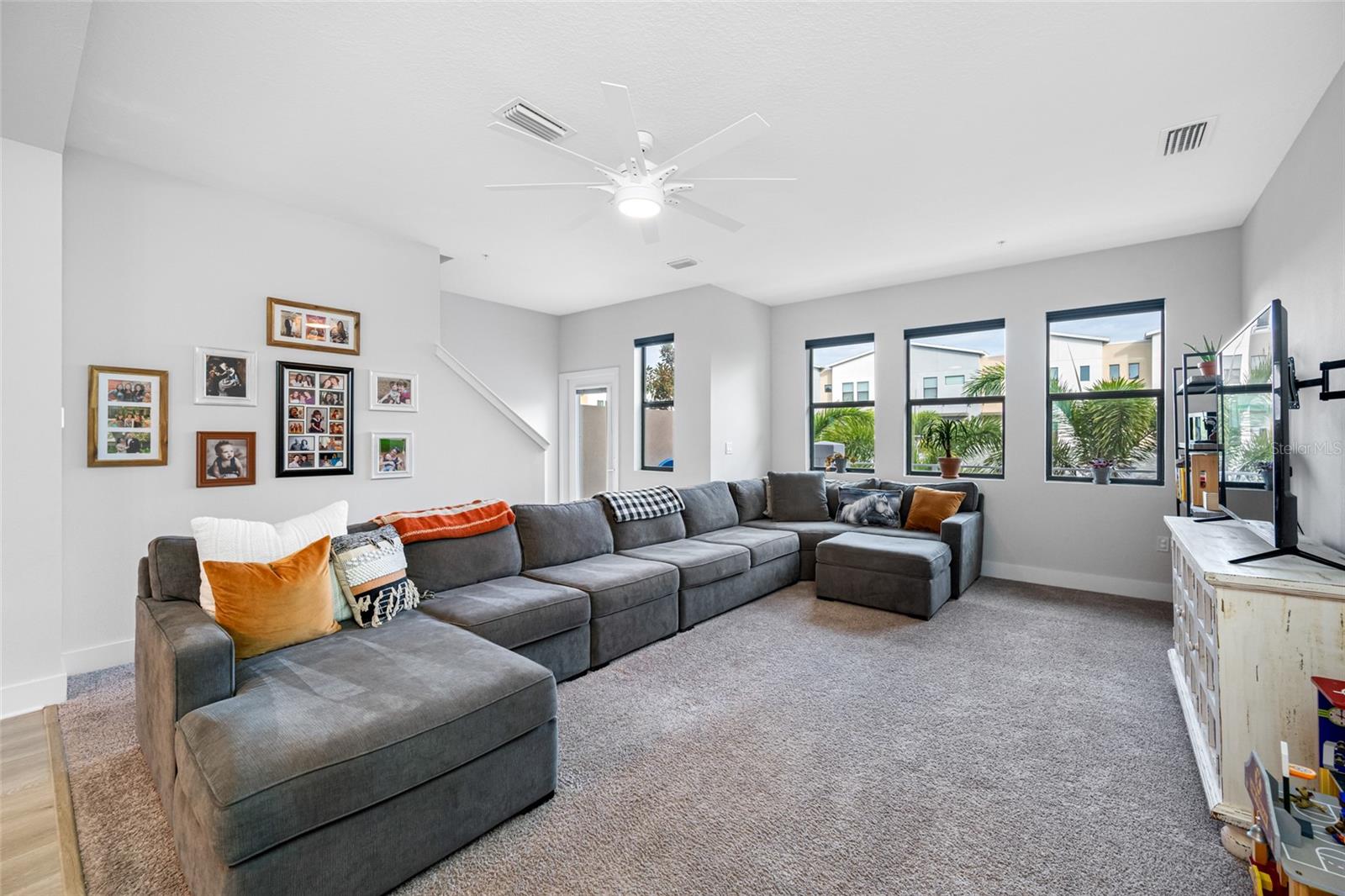 Image 19 of 49 For 1171 25th Lane N