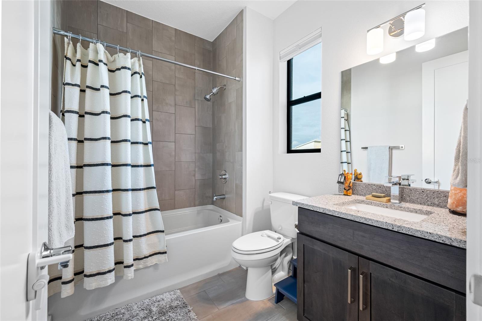 Image 40 of 49 For 1171 25th Lane N