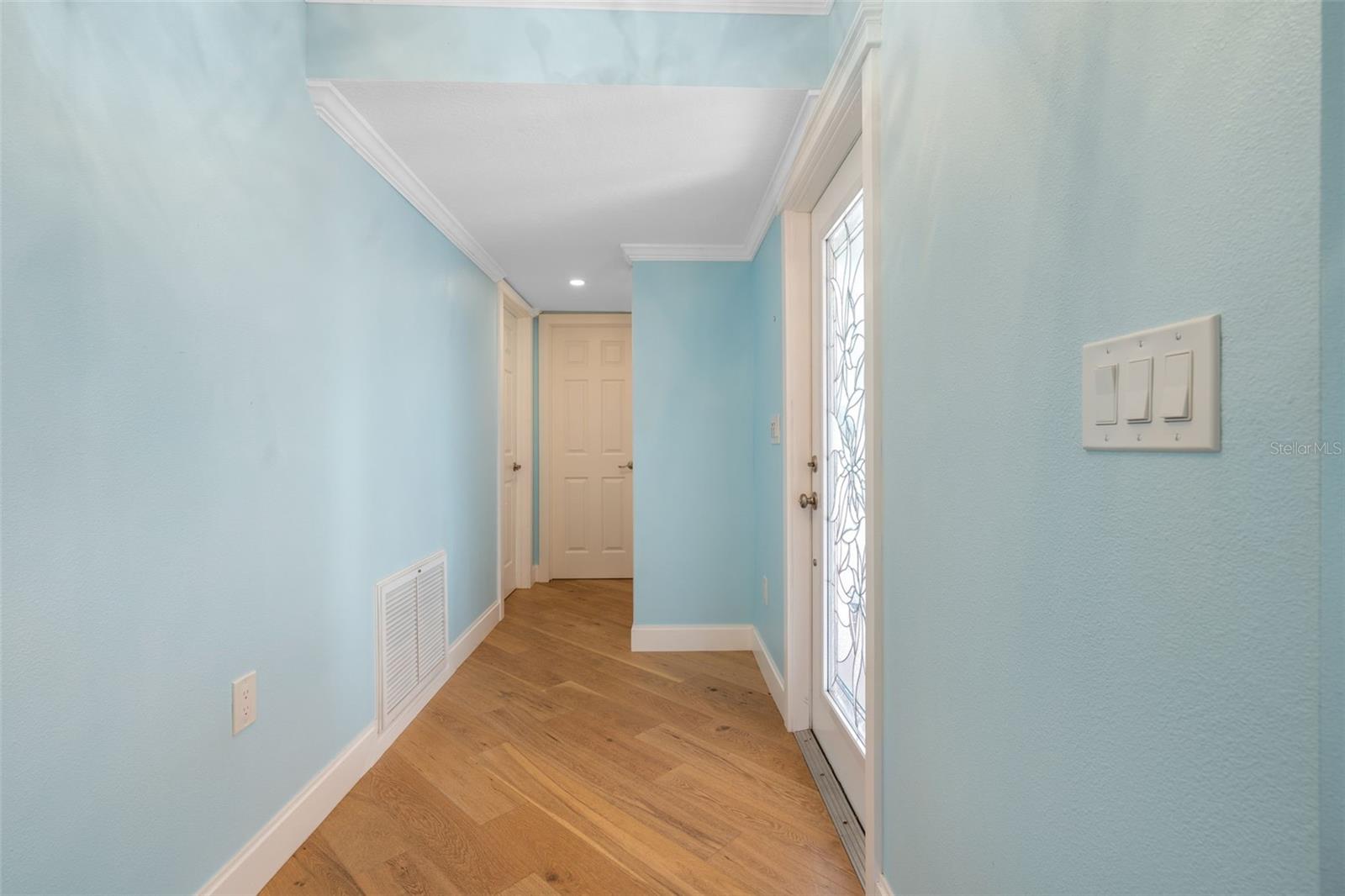 Image 12 of 30 For 2305 Riverbluff Parkway V256