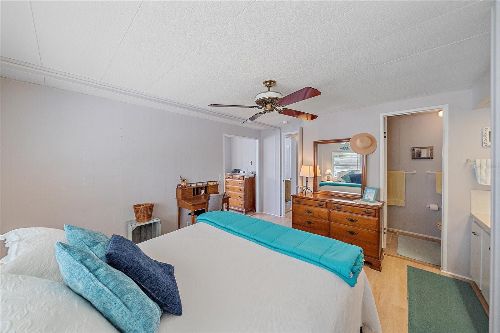 Image 13 of 44 For 220 Bimini Drive