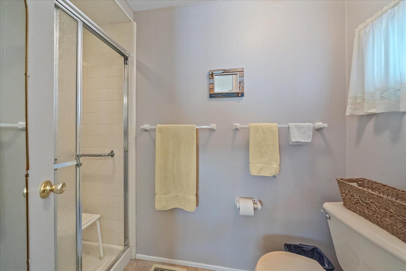 Image 14 of 44 For 220 Bimini Drive