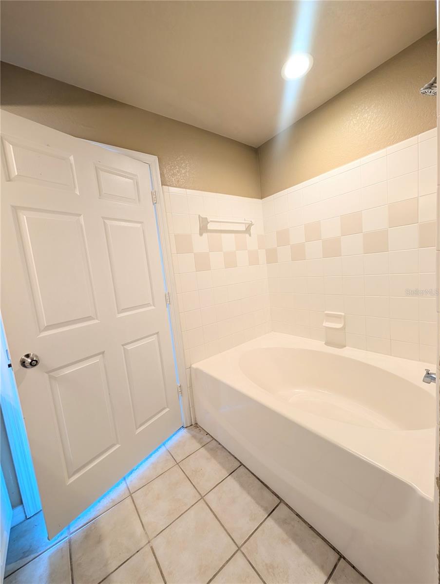 Image 14 of 23 For 5611 Bidwell Parkway 205