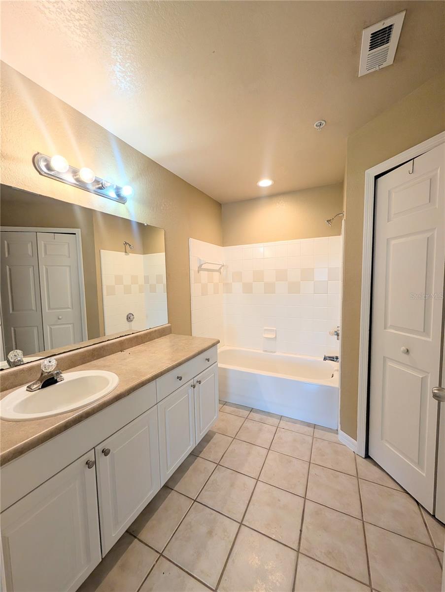 Image 9 of 23 For 5611 Bidwell Parkway 205