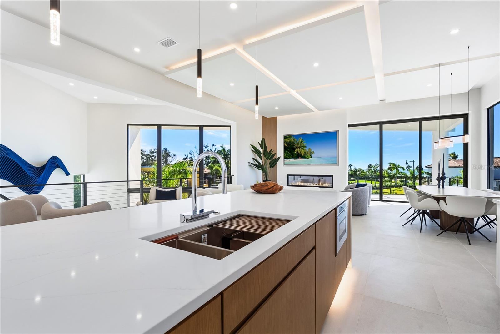 Listing photo id 14 for 519 Rountree Drive