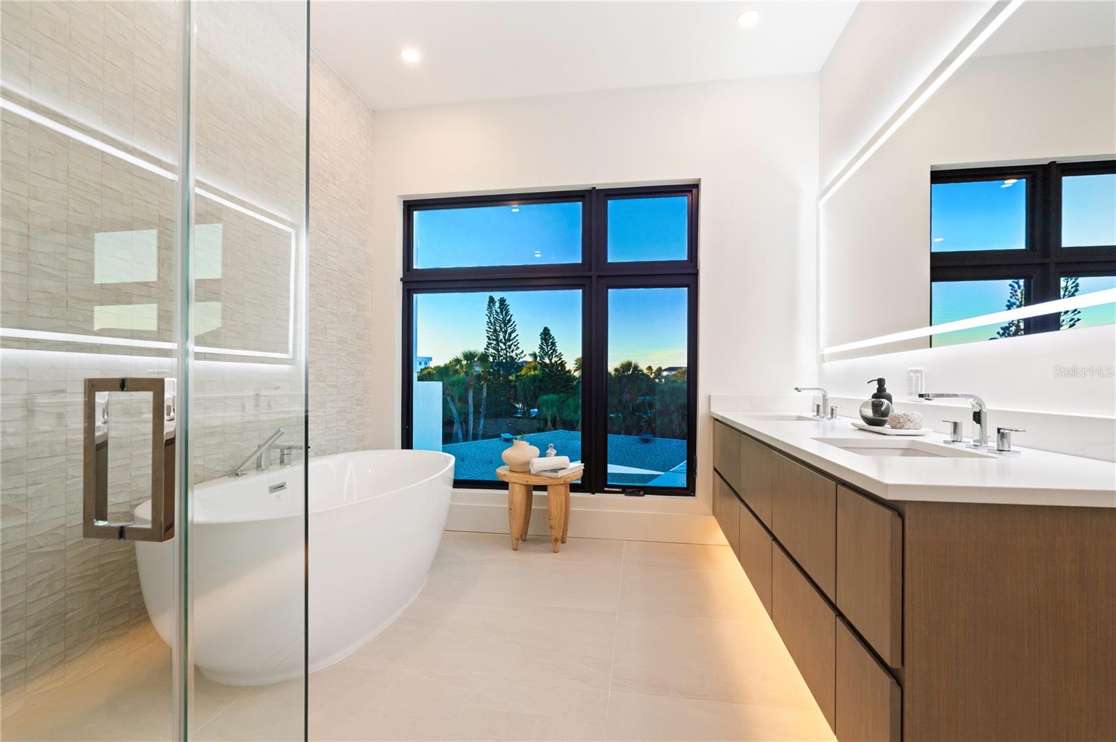 Listing photo id 23 for 519 Rountree Drive