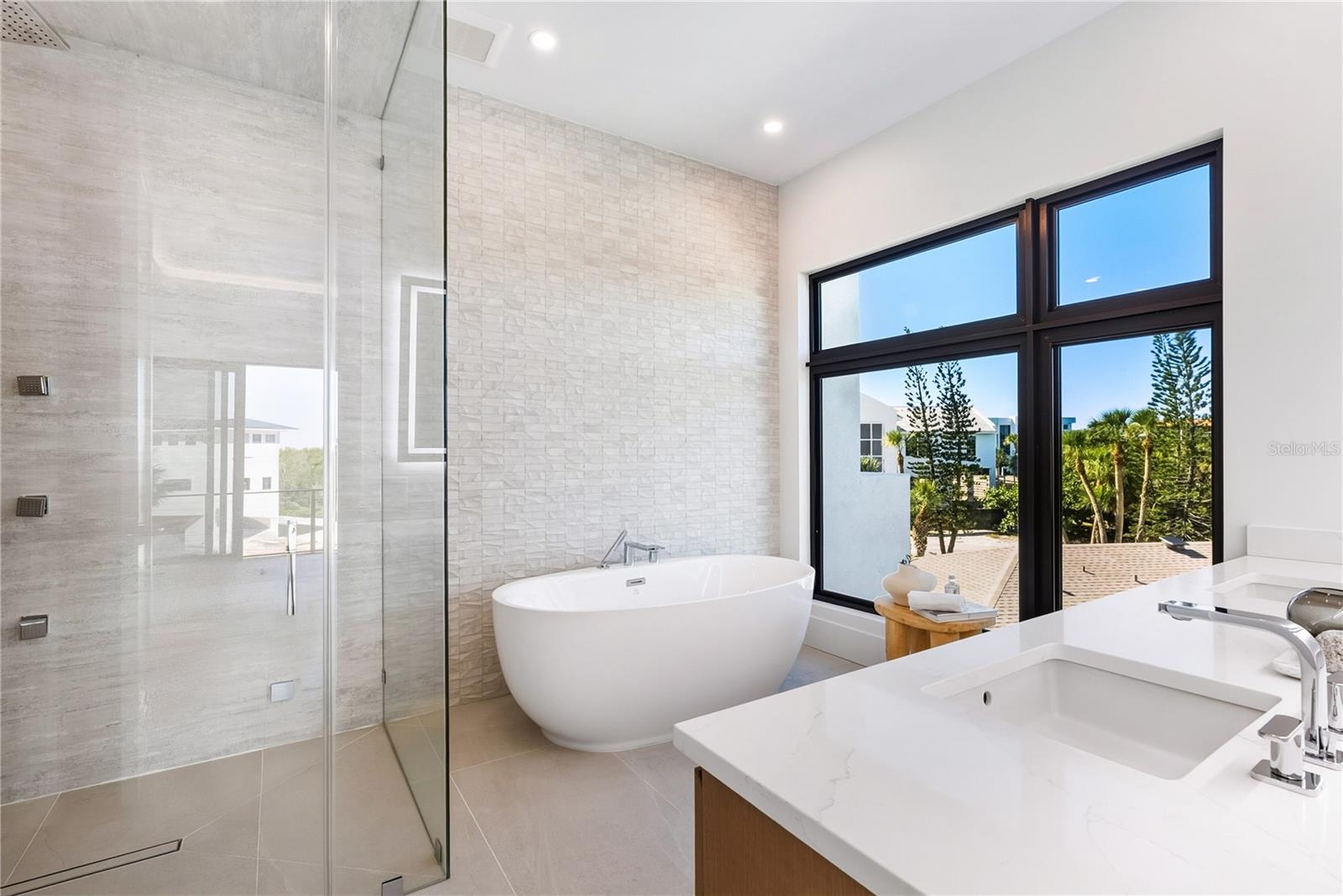 Listing photo id 37 for 519 Rountree Drive