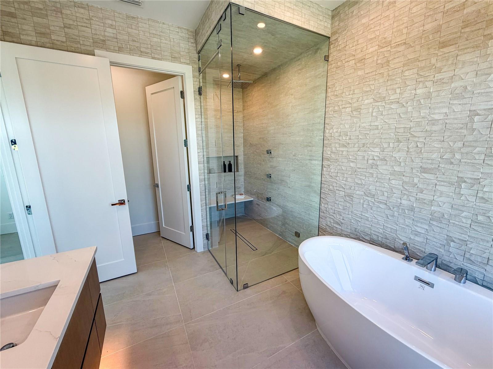 Listing photo id 38 for 519 Rountree Drive