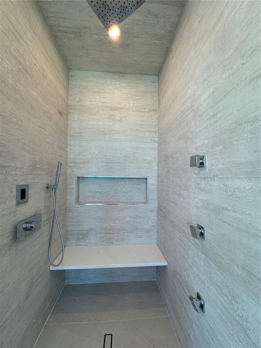 Listing photo id 39 for 519 Rountree Drive