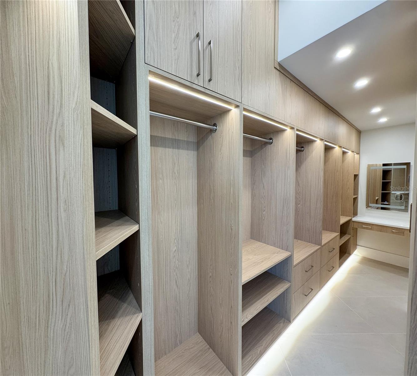 Listing photo id 40 for 519 Rountree Drive