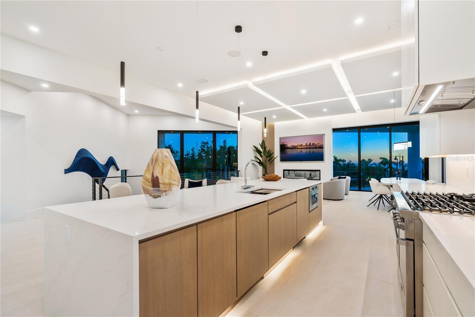 Listing photo id 3 for 519 Rountree Drive