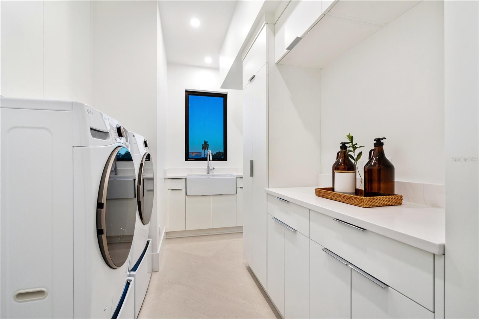 Listing photo id 51 for 519 Rountree Drive