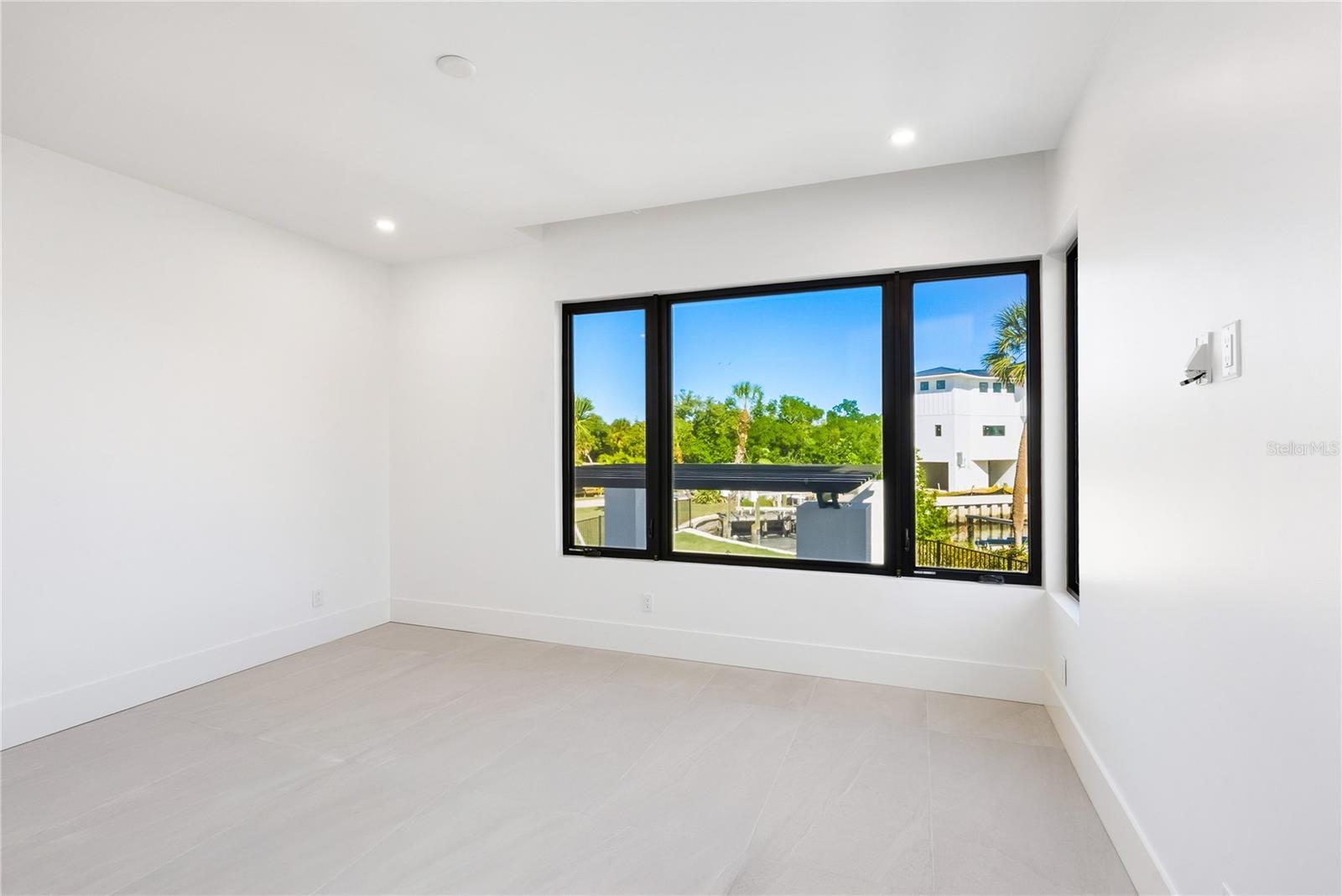 Listing photo id 54 for 519 Rountree Drive