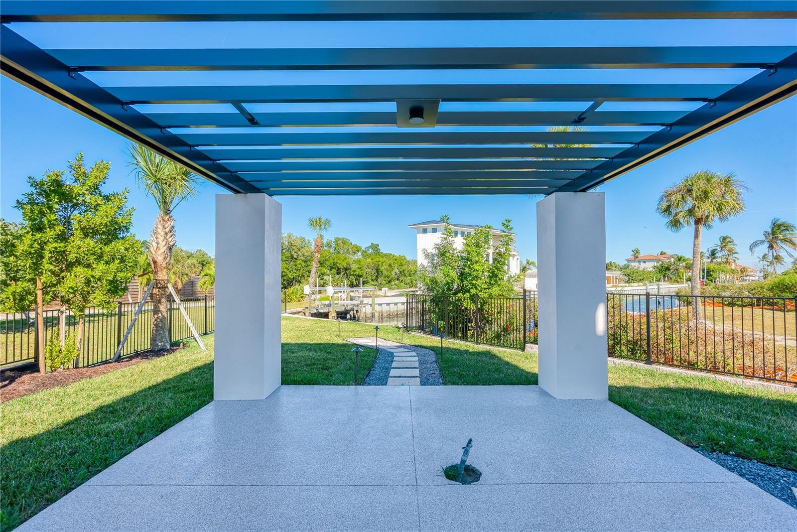 Listing photo id 65 for 519 Rountree Drive