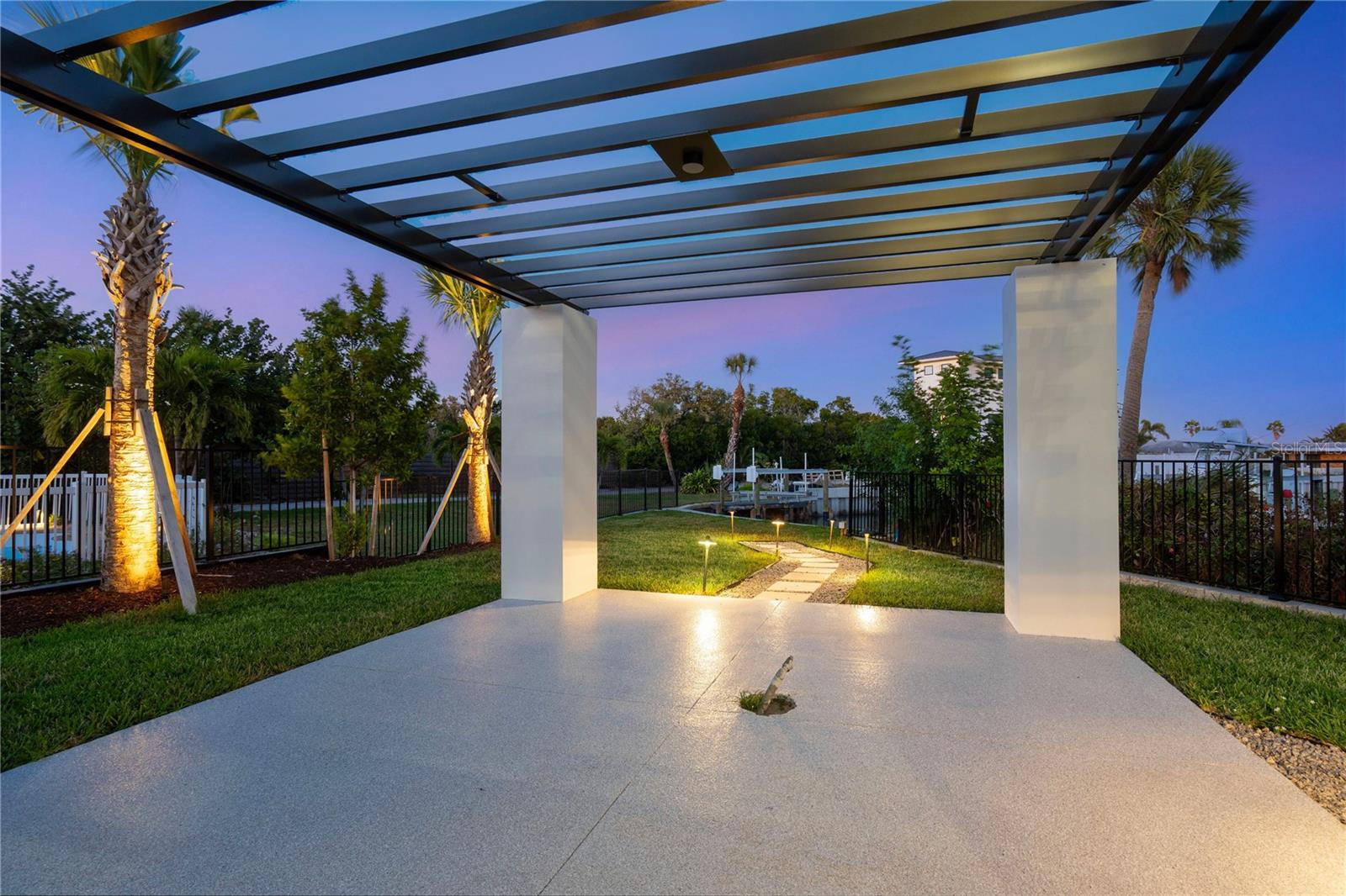 Listing photo id 71 for 519 Rountree Drive