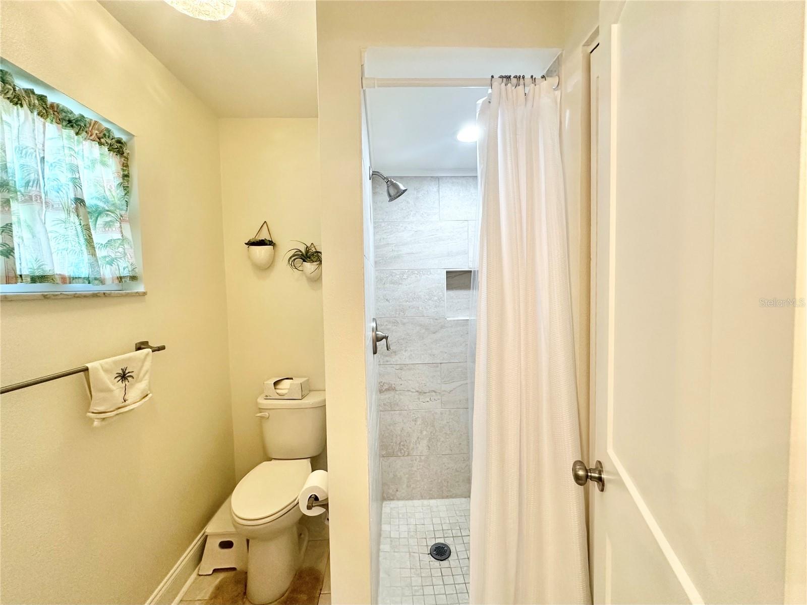 Image 19 of 25 For 9722 Hernando Court