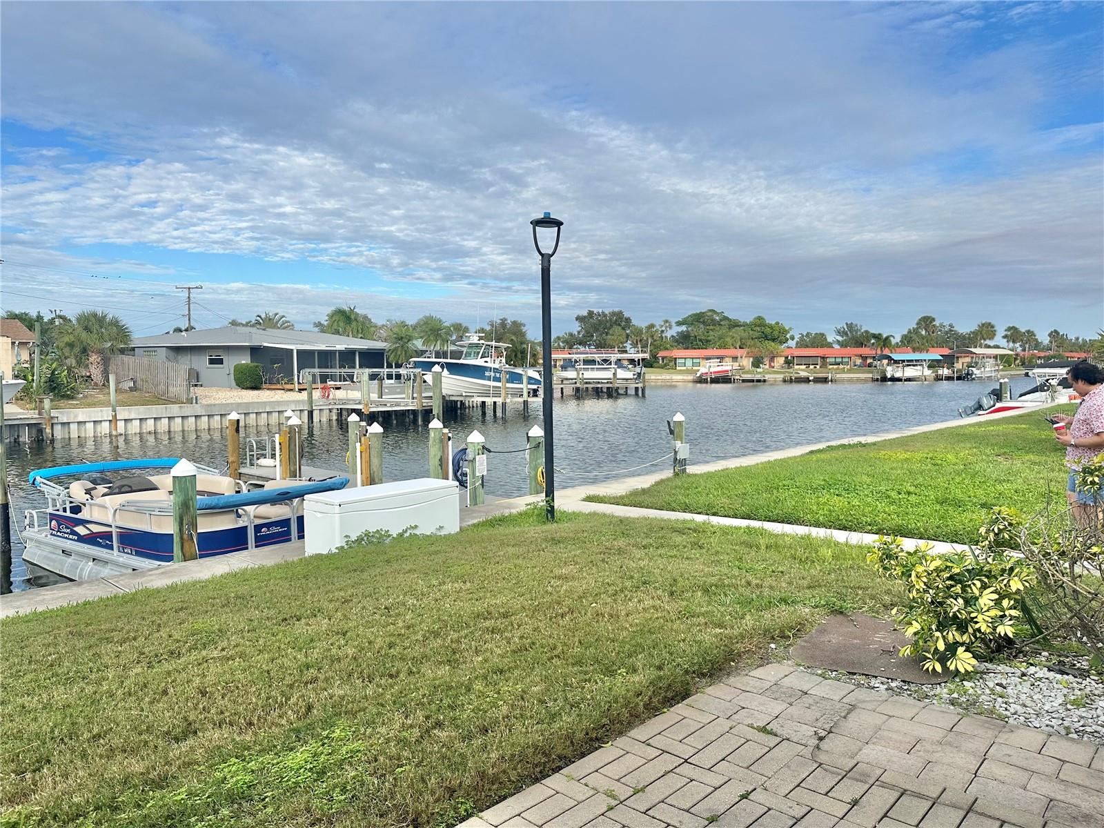 Image 4 of 25 For 9722 Hernando Court