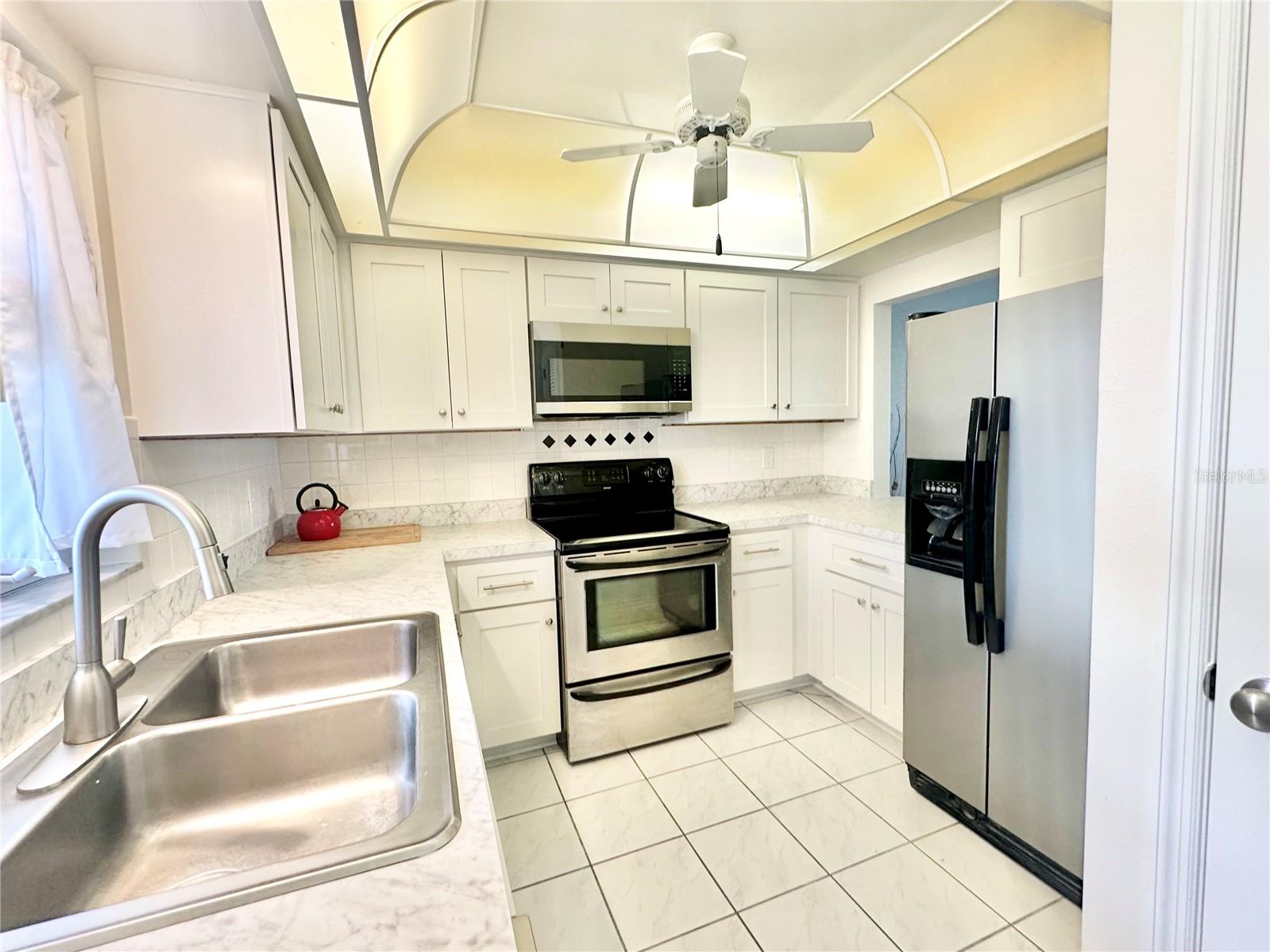 Image 5 of 25 For 9722 Hernando Court