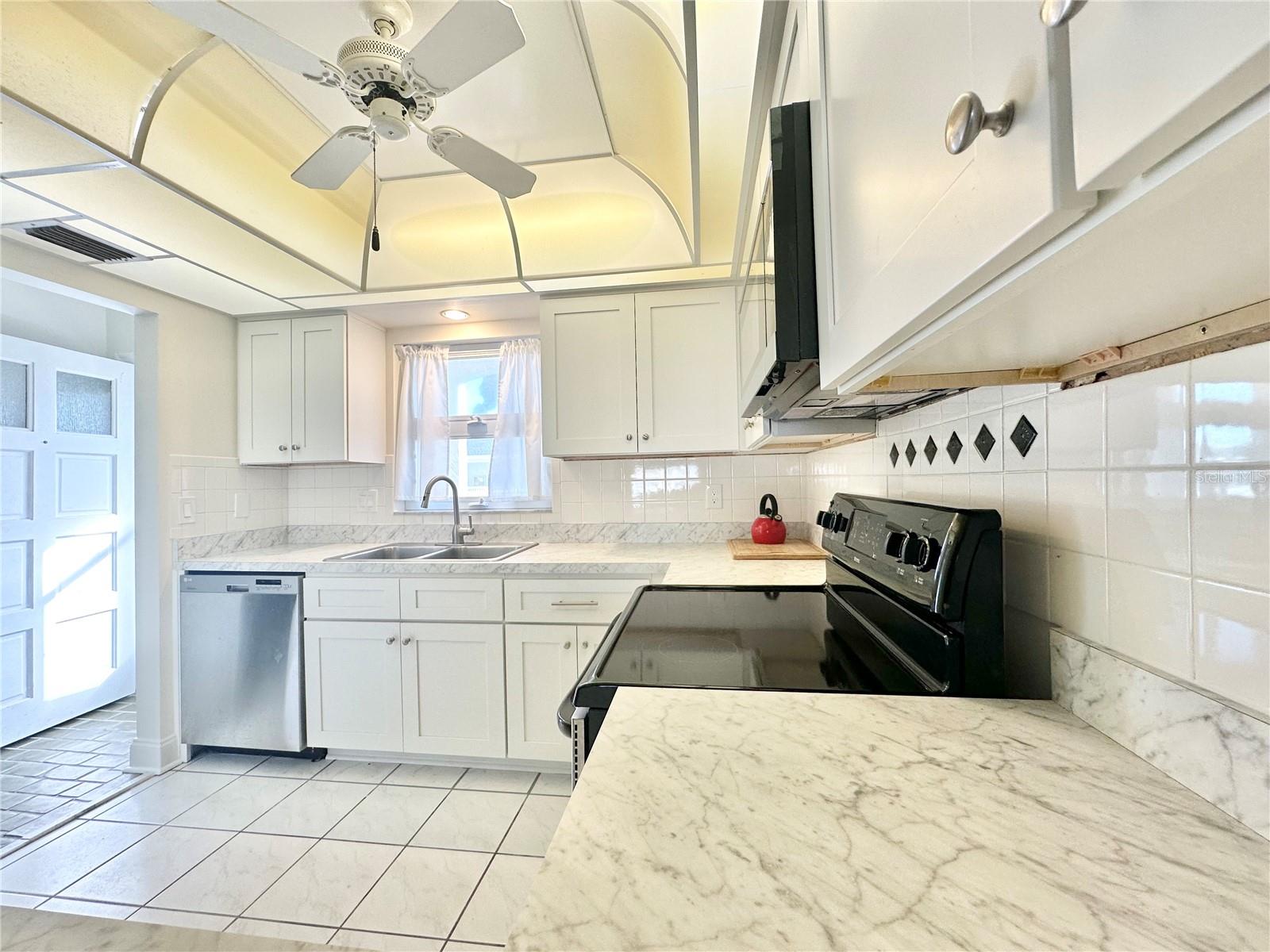 Image 6 of 25 For 9722 Hernando Court