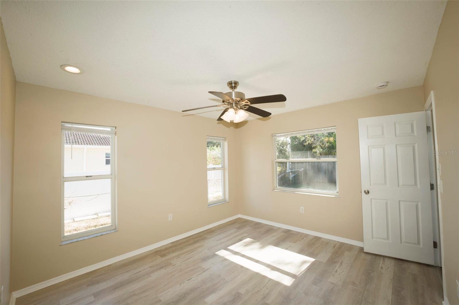 Image 11 of 14 For 207 Periwinkle Road