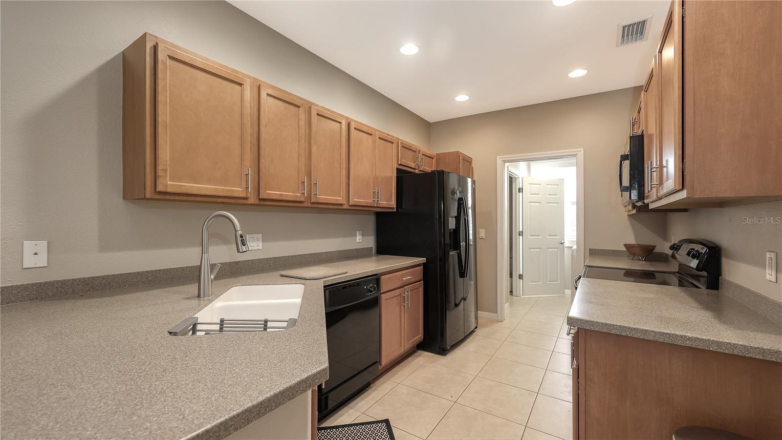 Image 10 of 42 For 3776 82nd Avenue Circle E 103