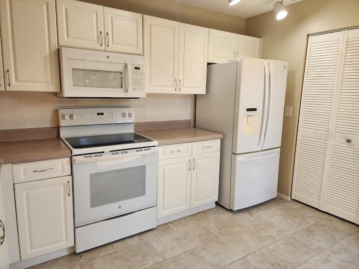 Image 11 of 53 For 3441 Beekman Place 40