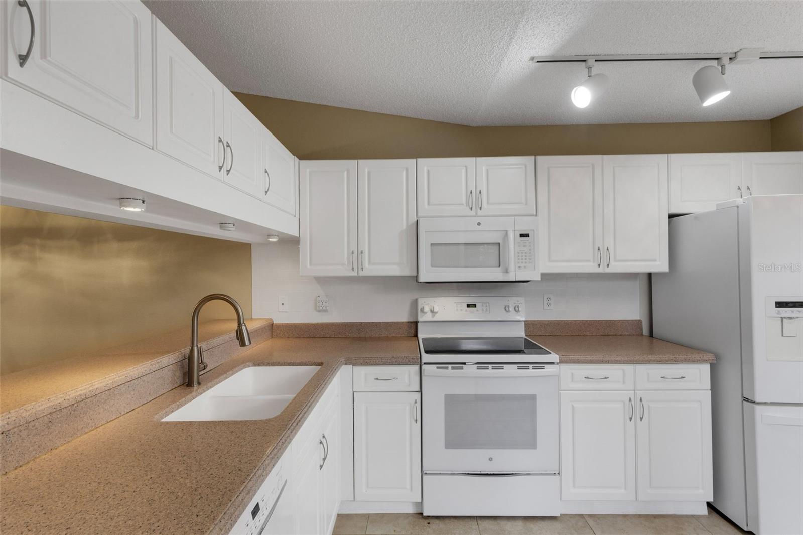 Image 42 of 53 For 3441 Beekman Place 40