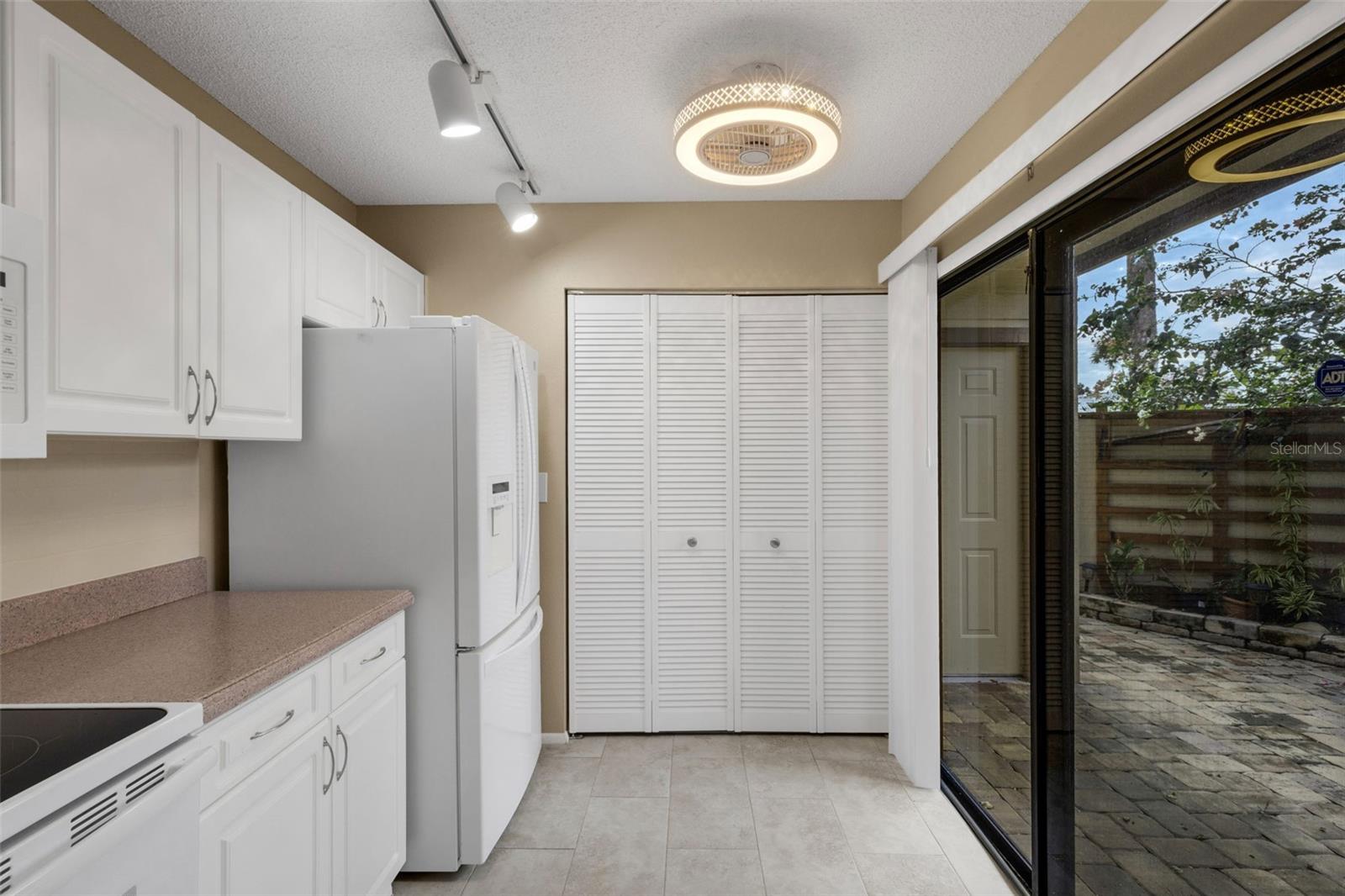 Image 45 of 53 For 3441 Beekman Place 40