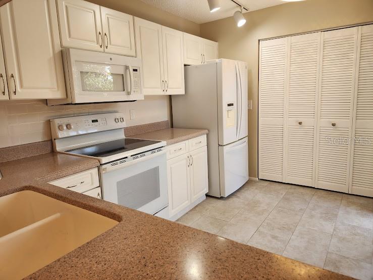 Image 9 of 53 For 3441 Beekman Place 40