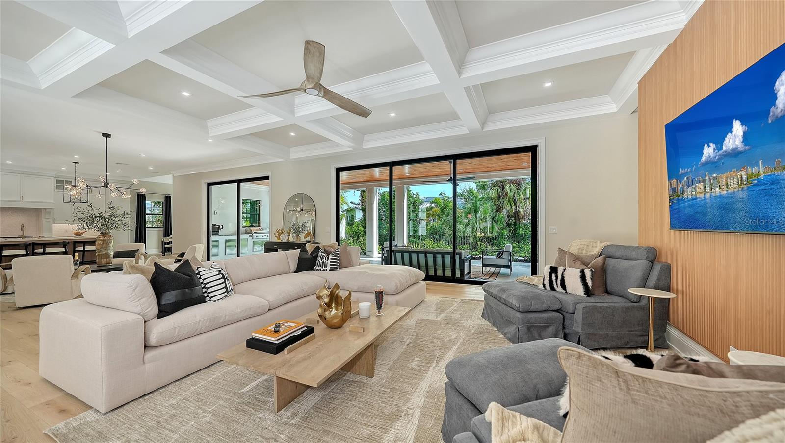 Image 10 of 57 For 656 Tropical Circle