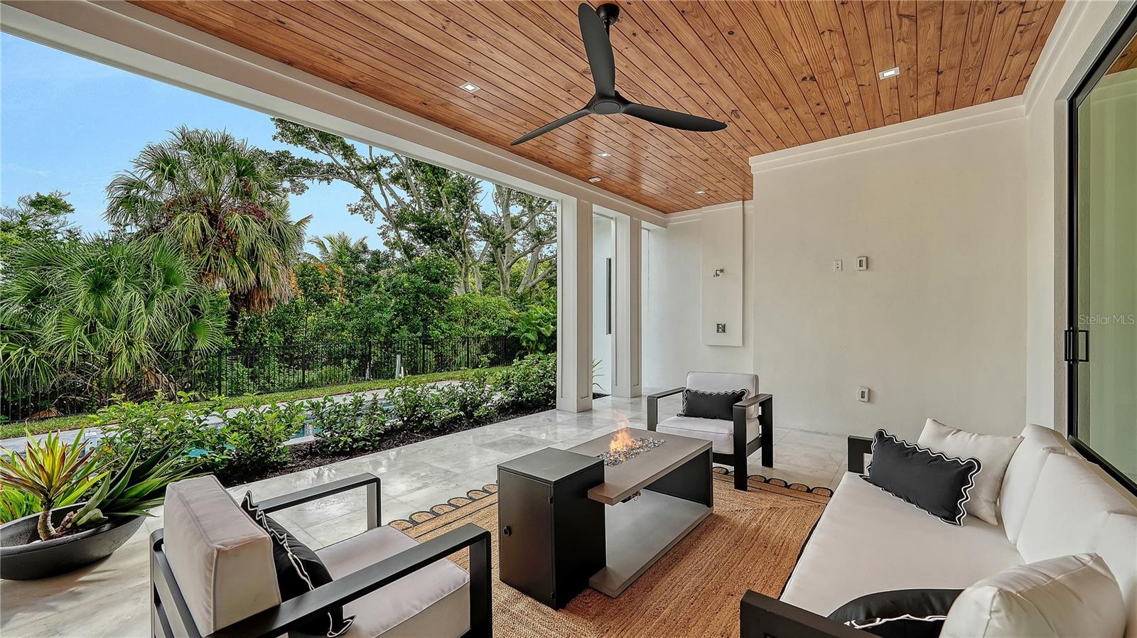 Image 13 of 57 For 656 Tropical Circle